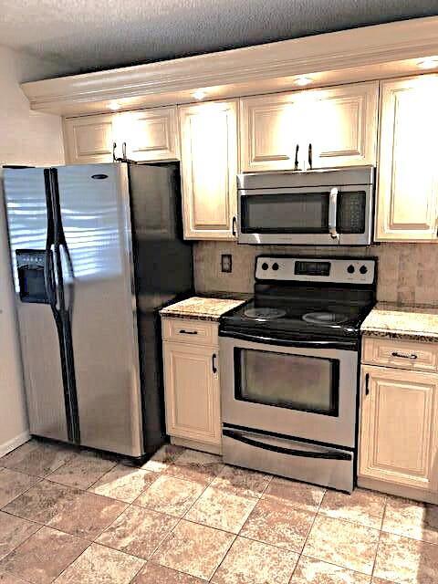 6217 Balboa Cir in Boca Raton, FL - Building Photo - Building Photo