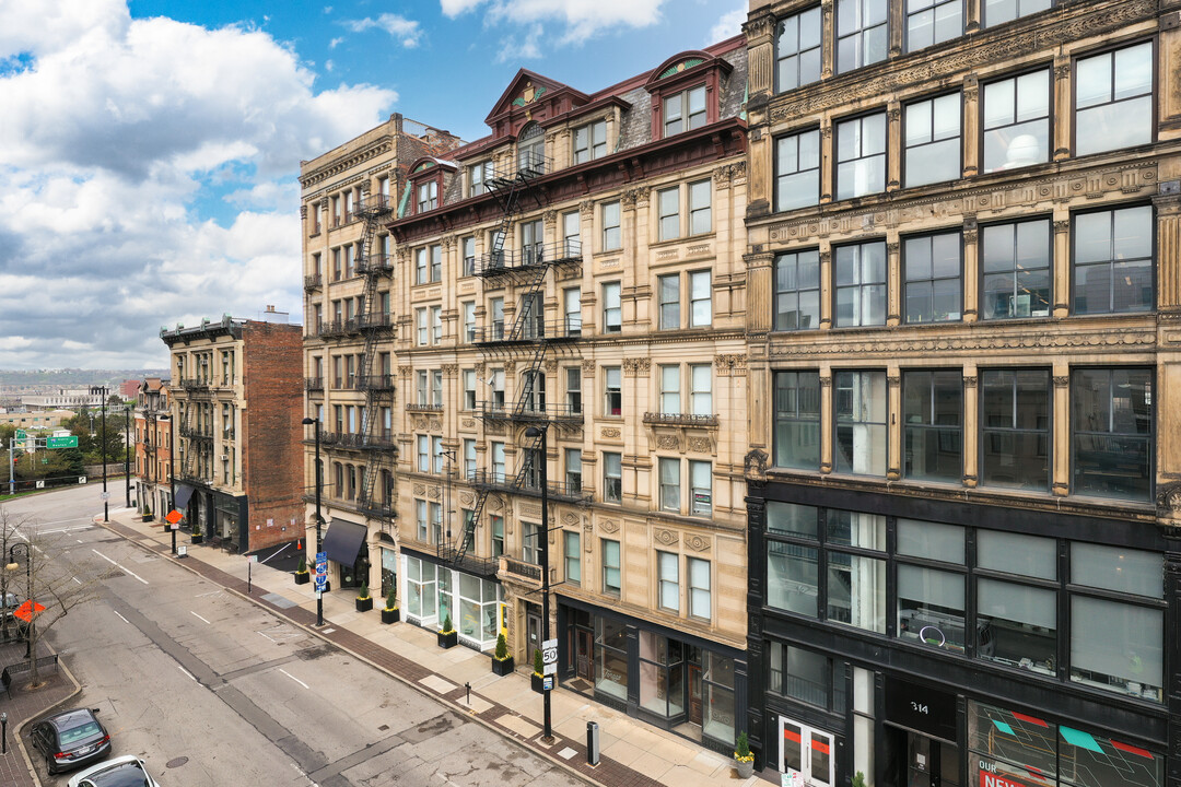 Lombardy Flats in Cincinnati, OH - Foto de edificio