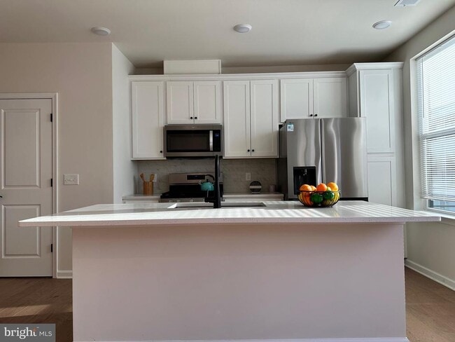 807 Shay Ct in West Windsor Township, NJ - Building Photo - Building Photo