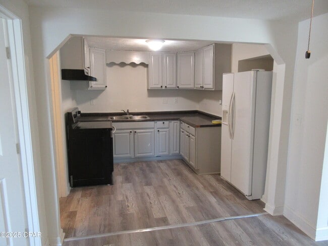 237 Helen Ave in Panama City, FL - Foto de edificio - Building Photo