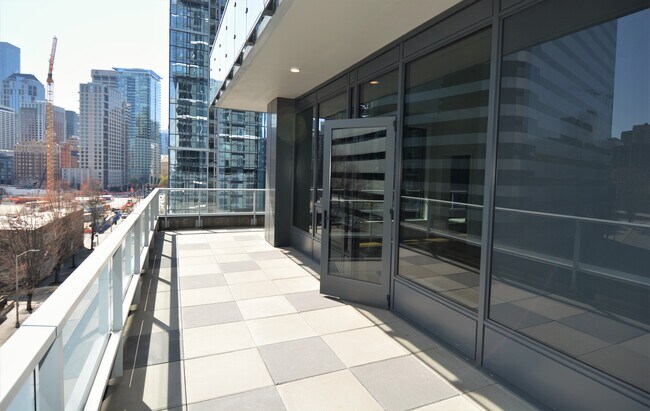 1808 Minor Ave, Unit #700 - Exceptional in Seattle, WA - Building Photo - Building Photo