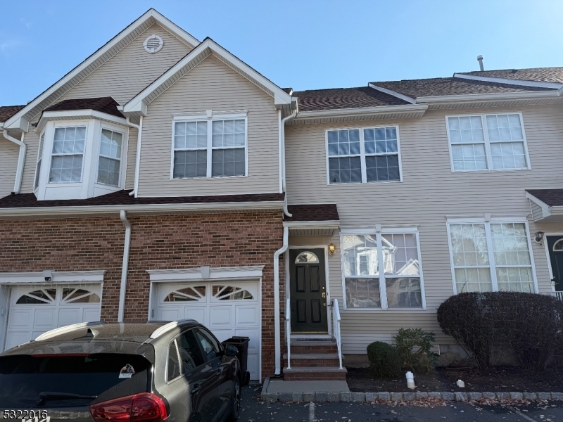 4 Saddle Ct in Franklin Township, NJ - Building Photo