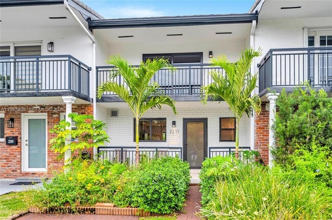 2211 NE 122nd St in North Miami, FL - Building Photo - Building Photo