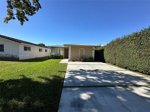 120 Pocatella St in Miami Springs, FL - Building Photo - Building Photo