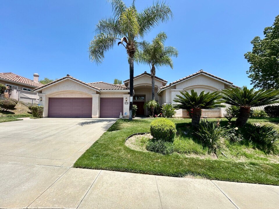 3270 Avenida Magoria in Escondido, CA - Building Photo