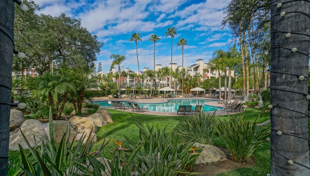 5515 Canoga Ave, Unit 225 in Woodland Hills, CA - Foto de edificio