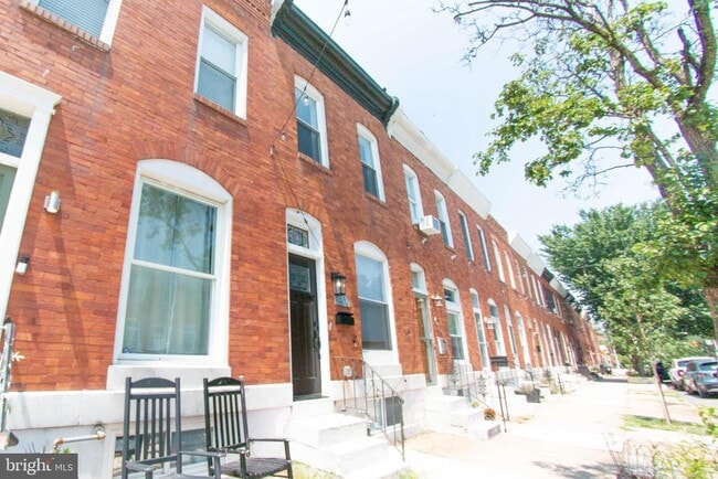 property at 636 S Kenwood Ave