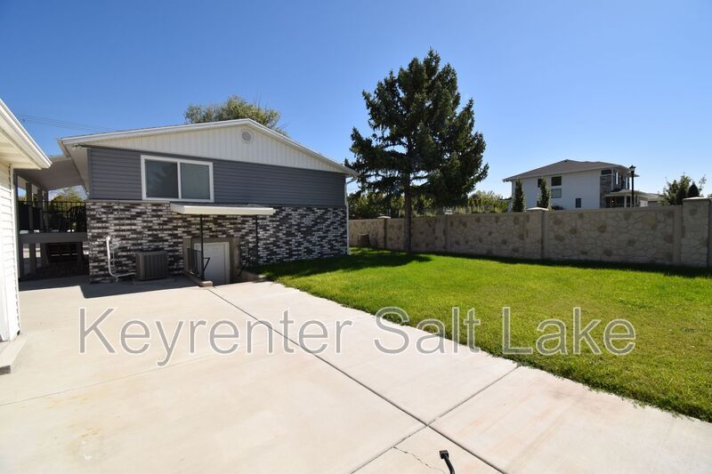 11168 S 1300 W in South Jordan, UT - Building Photo