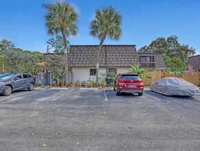 4095 Palm Bay Cir in West Palm Beach, FL - Building Photo - Building Photo