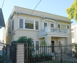 4620 Franklin Ave in Los Angeles, CA - Building Photo - Building Photo