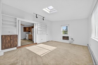 17 Park Ave in Oyster Bay, NY - Building Photo - Building Photo