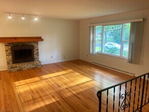 1522 Cameron Dr in Madison, WI - Building Photo - Building Photo