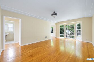 9425 W Olympic Blvd in Beverly Hills, CA - Building Photo - Building Photo