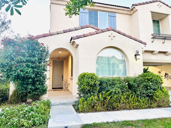 15770 Myrtlewood Ave in Chino, CA - Foto de edificio - Building Photo