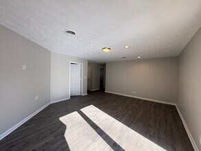 110 Commanche Trl in Jackson, TN - Building Photo - Building Photo