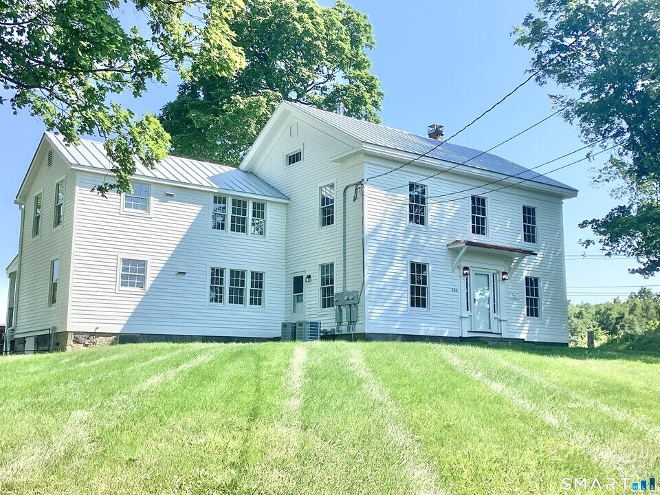 533 Weekeepeemee Rd in Woodbury, CT - Building Photo