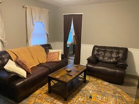 21 Willoughby St, Unit 21 Willoughby St. in Bristol, CT - Building Photo