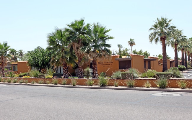 Arcadia Courtyards in Phoenix, AZ - Foto de edificio - Building Photo