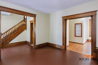 2064 Indianola Ave in Columbus, OH - Building Photo - Building Photo