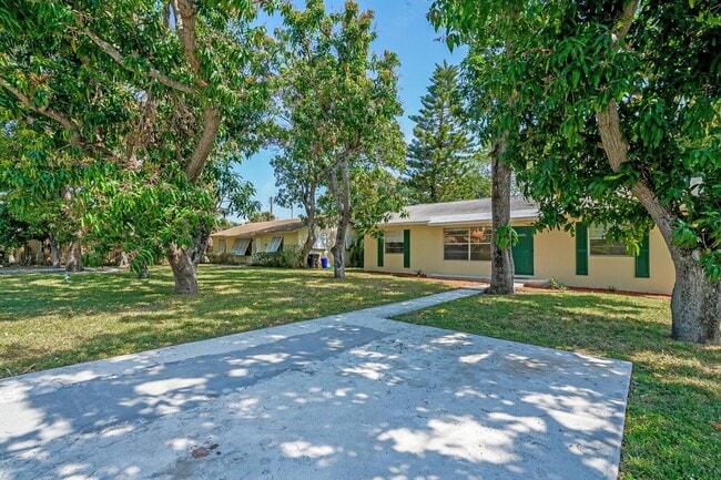 3800 Calvin Ave in West Palm Beach, FL - Foto de edificio - Building Photo
