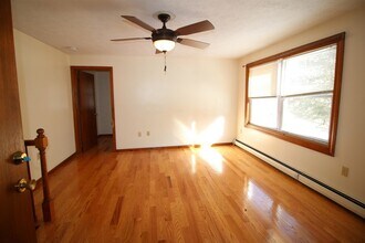 76 Franklin St, Unit 1 in Derry, NH - Building Photo - Building Photo