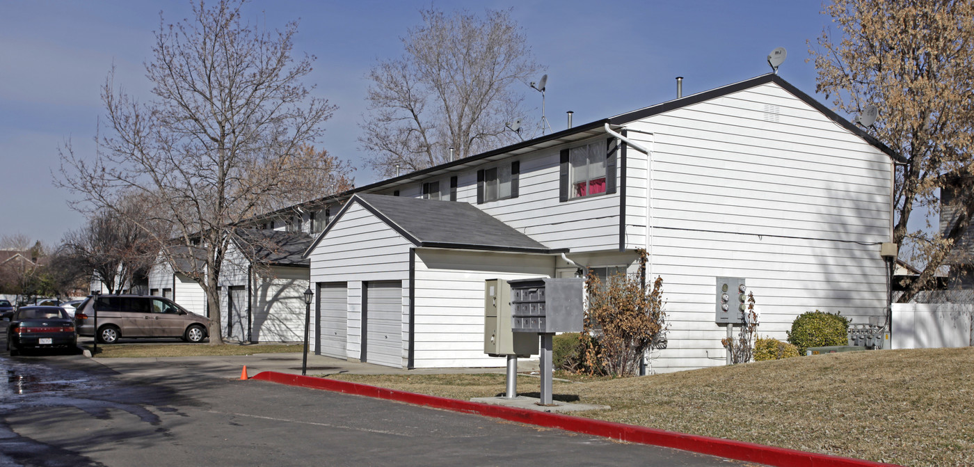 Hyde Park Apartments in Murray, UT - Building Photo