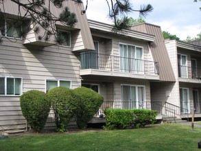 Brookside Estates Apartments in Beaverton, OR - Building Photo - Building Photo