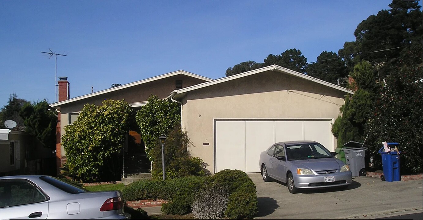 7227 Plank Ave in El Cerrito, CA - Foto de edificio