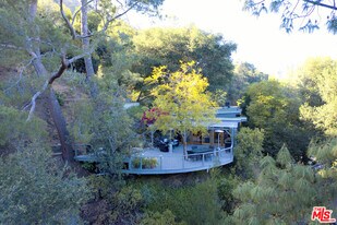 10416 Corfu Ln in Los Angeles, CA - Building Photo