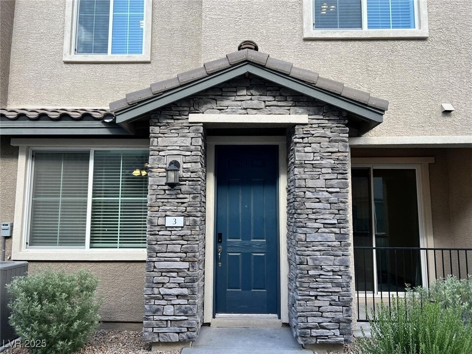 7360 N Decatur Blvd in North Las Vegas, NV - Foto de edificio