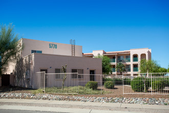 Drexel Plaza Apartments in Tucson, AZ - Building Photo - Building Photo