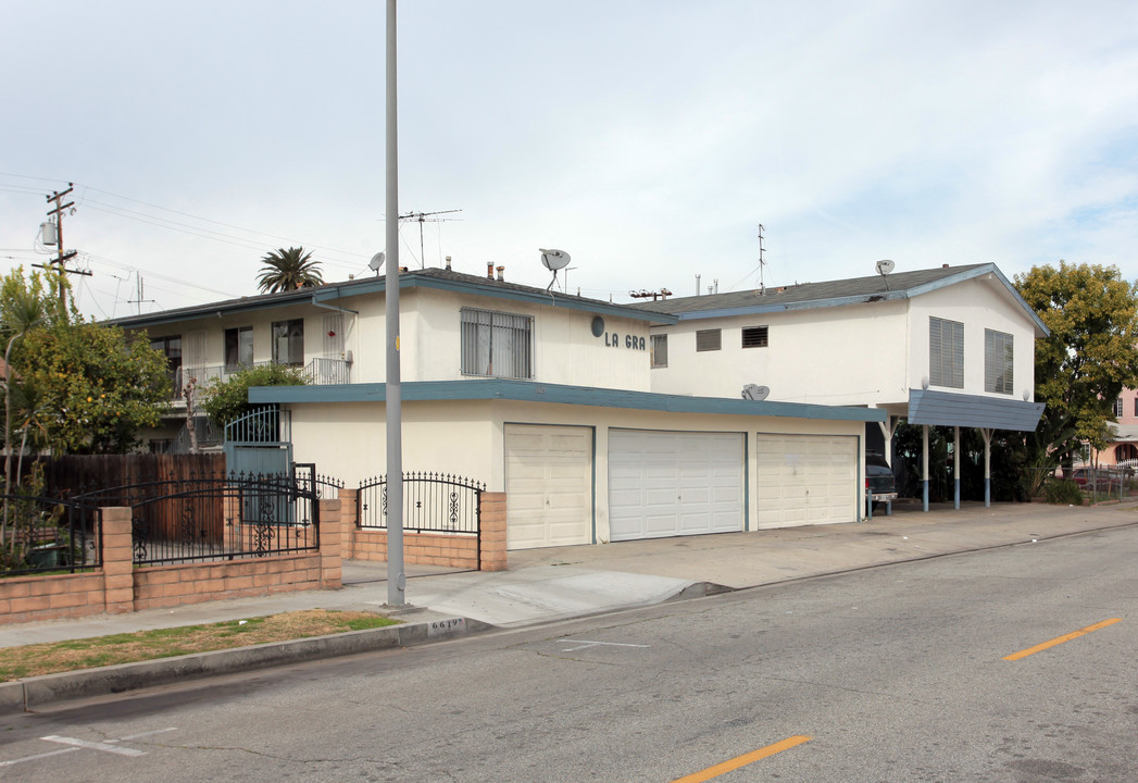 6607-6615 Templeton St in Huntington Park, CA - Building Photo