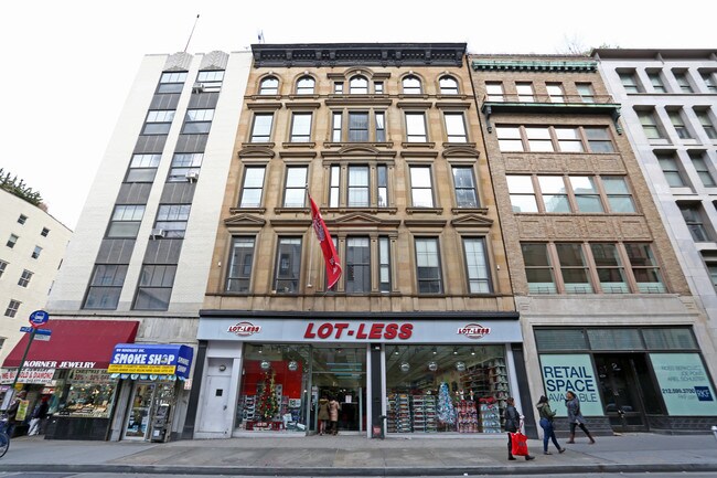 97 Chambers St in New York, NY - Building Photo - Building Photo