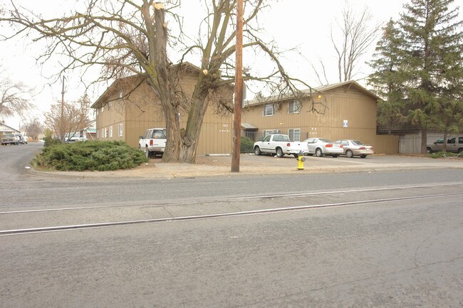 609-611 N 6th Ave in Yakima, WA - Building Photo - Building Photo