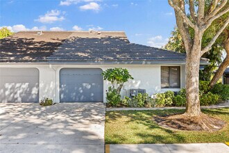 5051 Pine Dr in Boynton Beach, FL - Building Photo - Building Photo