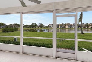 1072 Yarmouth E in Boca Raton, FL - Building Photo