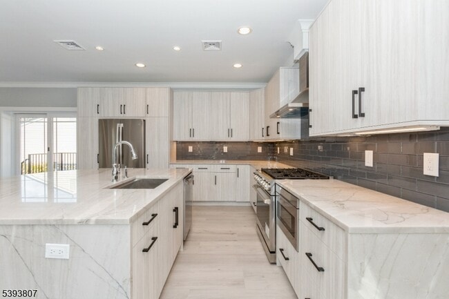 8 Gregory Rd in Springfield, NJ - Building Photo - Building Photo