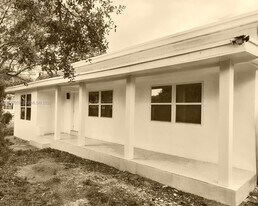 400 NE 161st St in Miami, FL - Building Photo