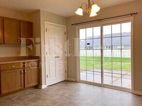 11521 Stoeppelwerth Dr in Indianapolis, IN - Foto de edificio - Building Photo