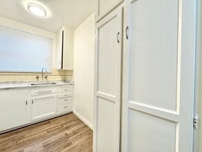 131 1/2 Normandie Ave in Los Angeles, CA - Building Photo - Building Photo