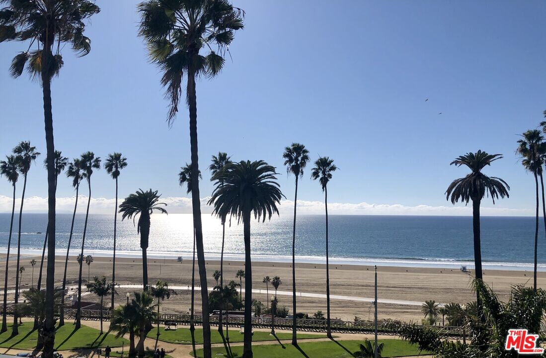 701 Ocean Ave in Santa Monica, CA - Building Photo