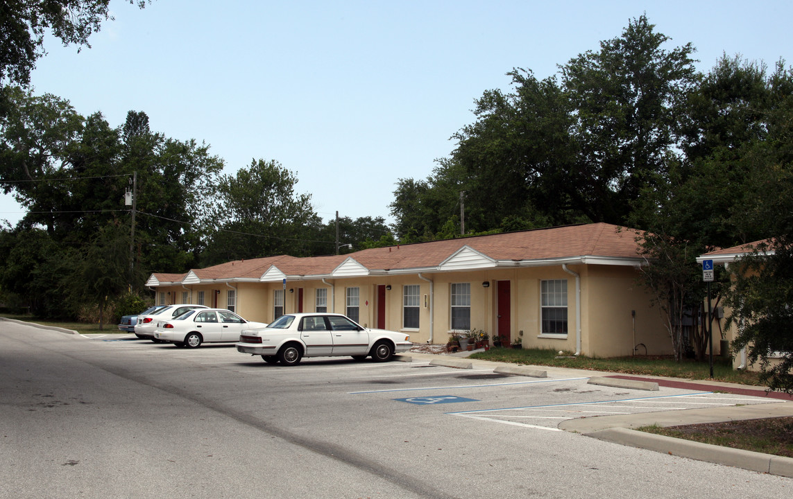 Holiday Heights Living Center in Bradenton, FL - Foto de edificio