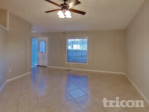 1374 Godfrey Ave in Spring Hill, FL - Foto de edificio - Building Photo