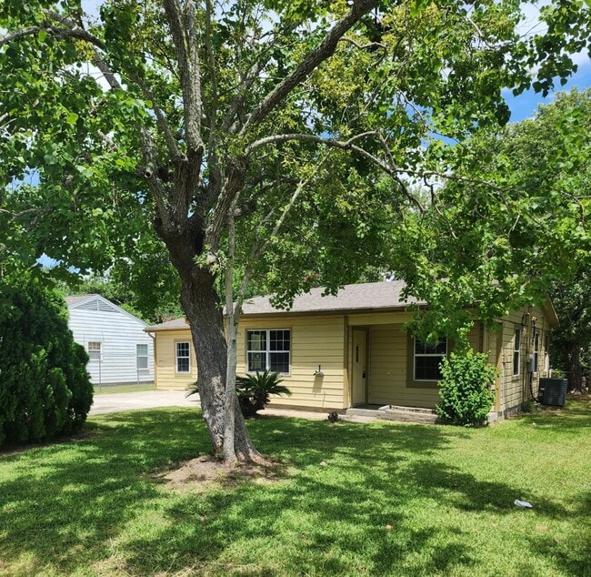 property at 500 Bluebonnet Dr