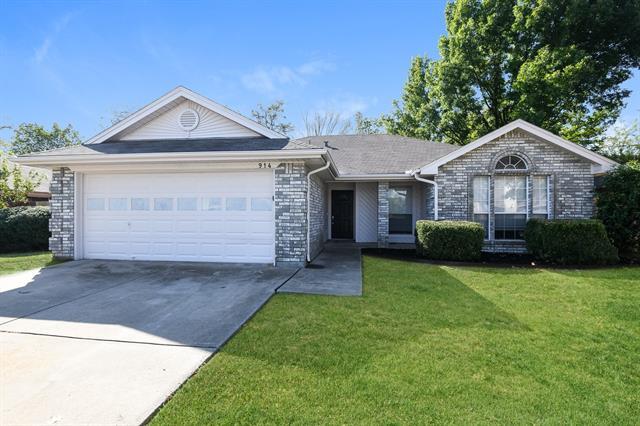 914 Pierce Arrow Dr in Arlington, TX - Building Photo