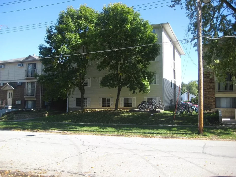 514 S Johnson St, Unit 4 Bedroom in Iowa City, IA - Foto de edificio