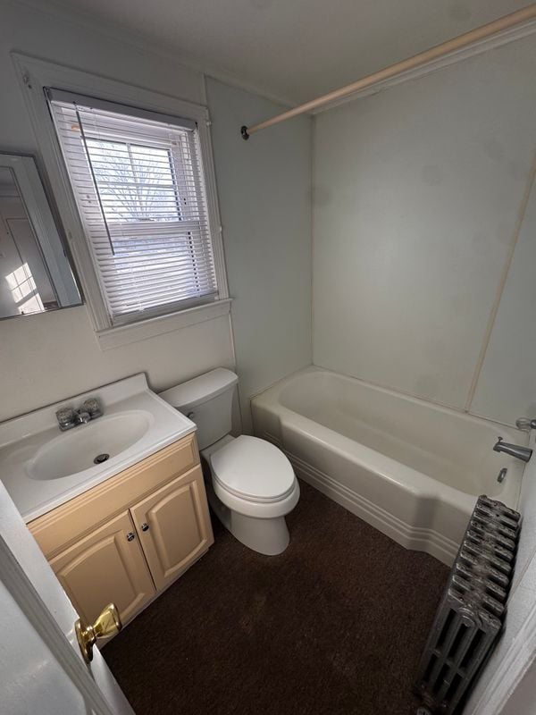 651 Carlls Path in Deer Park, NY - Foto de edificio - Building Photo