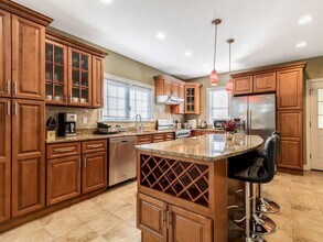 24 Fairmount Ave in Somerville, MA - Foto de edificio - Building Photo