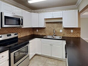 13701 SW 14th St in Miami, FL - Foto de edificio - Building Photo