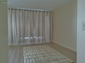 2331 Finlandia Ln in Clearwater, FL - Building Photo - Building Photo